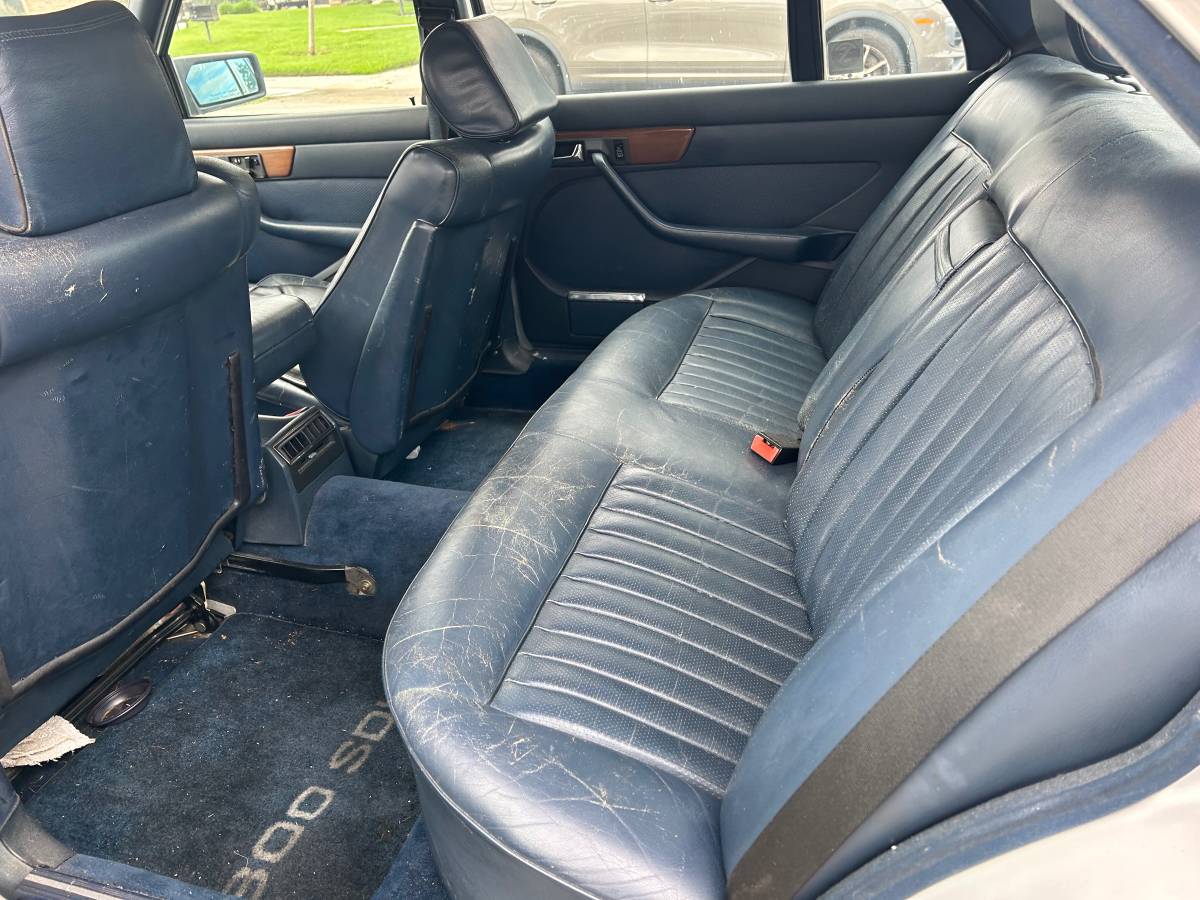 Mercedes-benz-300d-diesel-1986-8