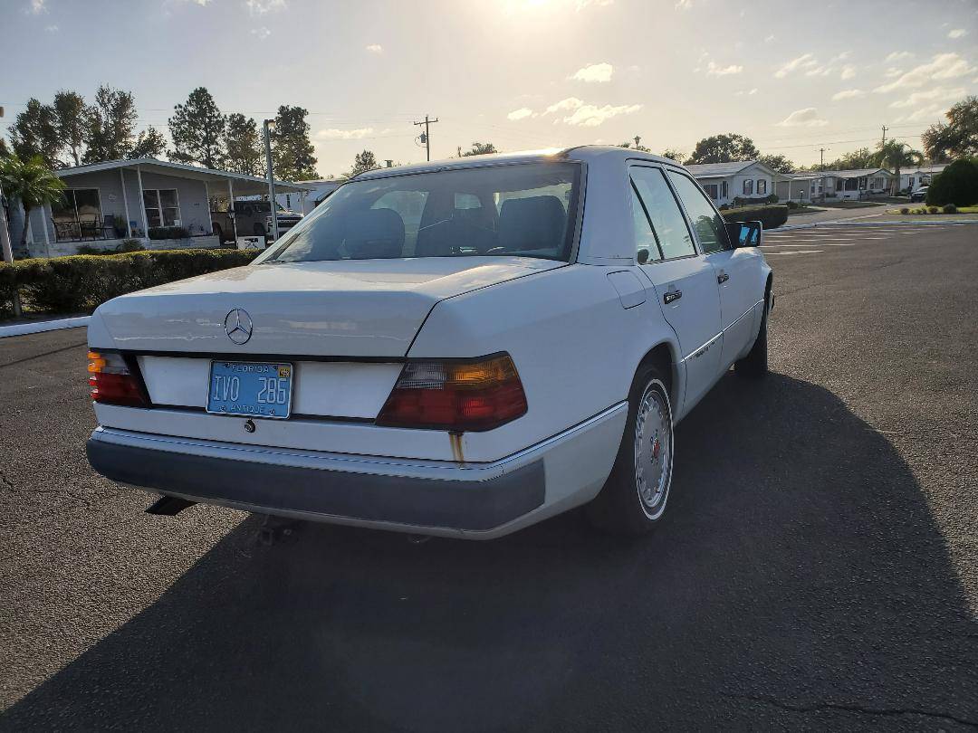 Mercedes-benz-300d-diesel-1990-white-1