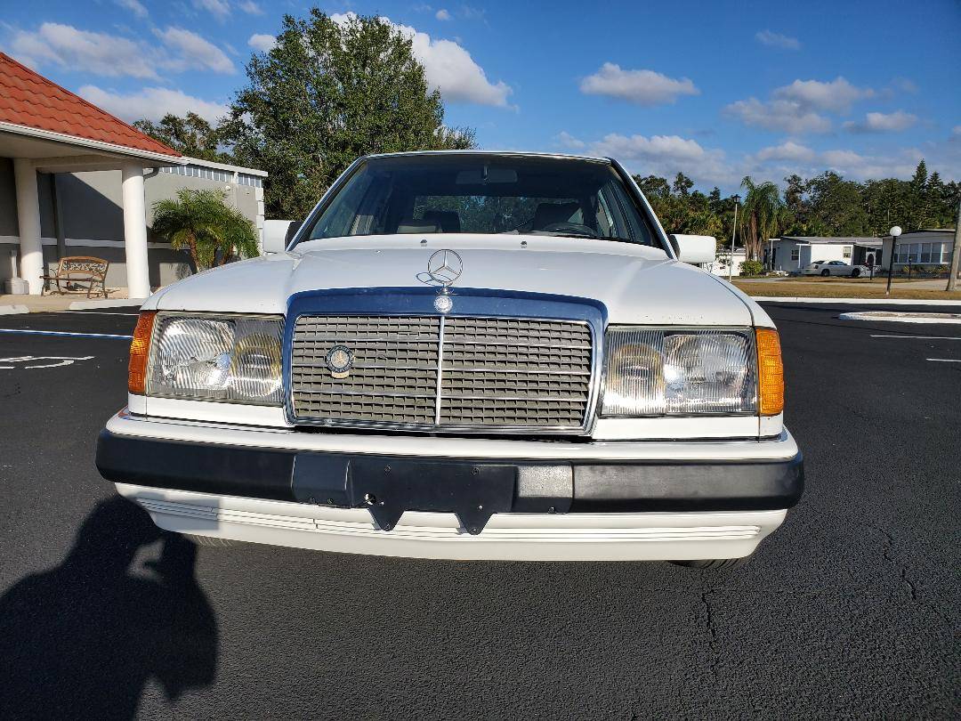 Mercedes-benz-300d-diesel-1990-white-2