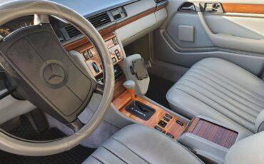 Mercedes-benz-300d-diesel-1990-white-4