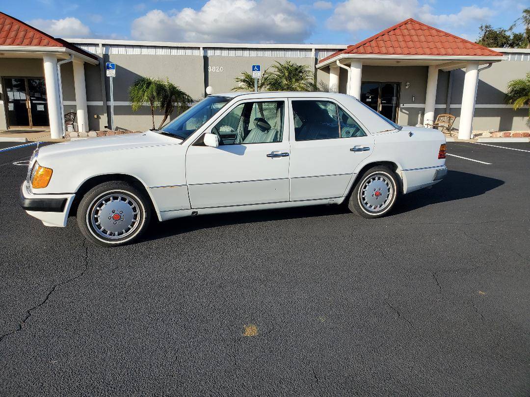 Mercedes-benz-300d-diesel-1990-white-6