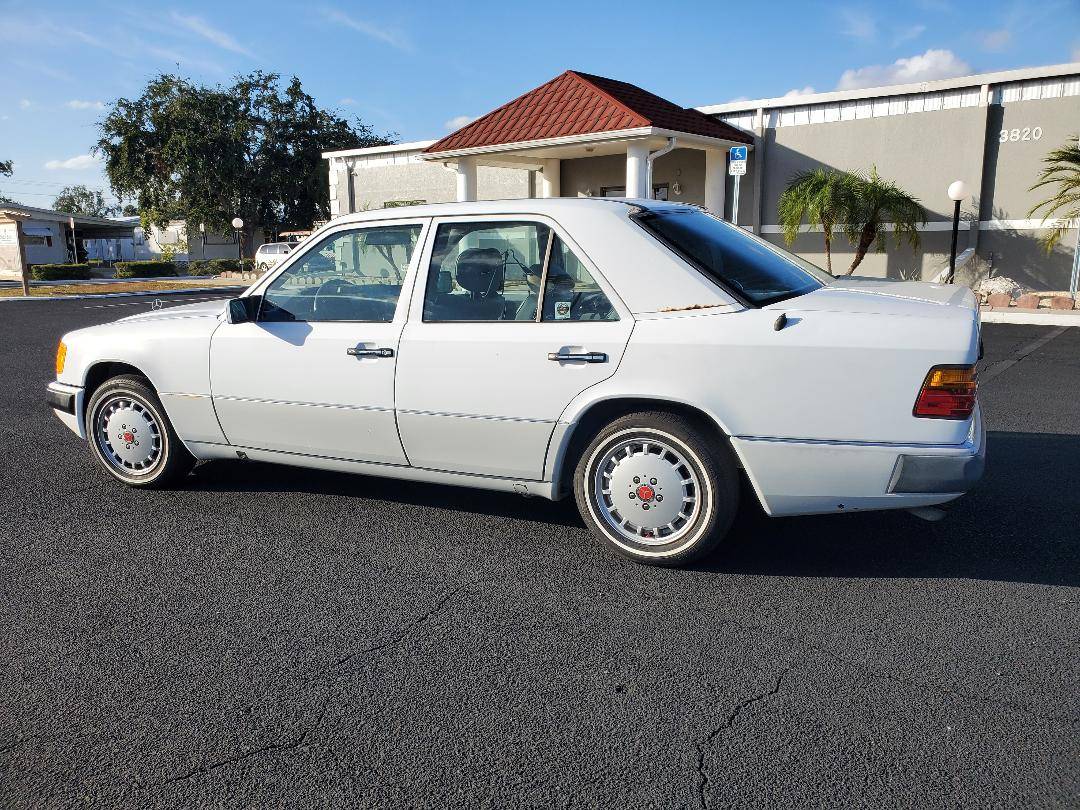 Mercedes-benz-300d-diesel-1990-white-7