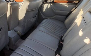 Mercedes-benz-300d-diesel-1990-white-8