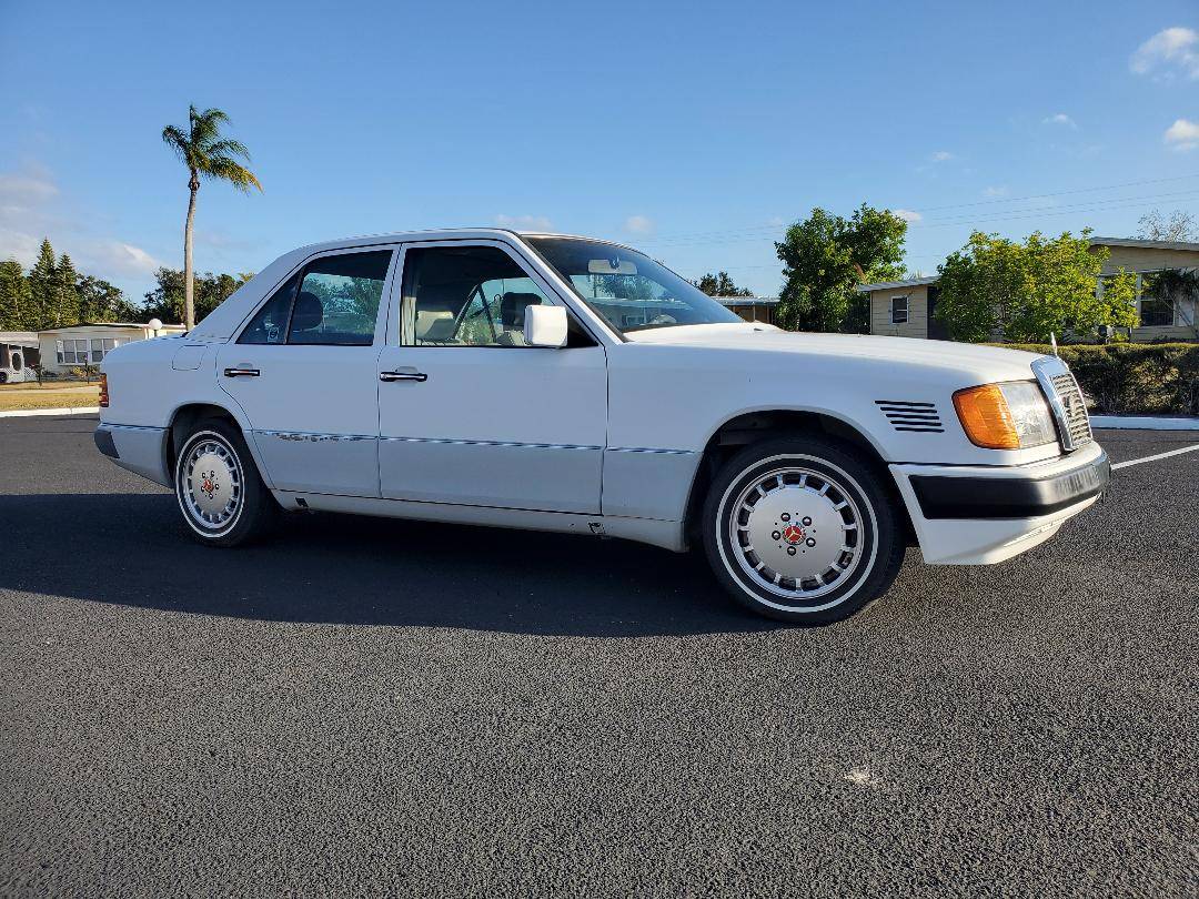 Mercedes-benz-300d-diesel-1990-white