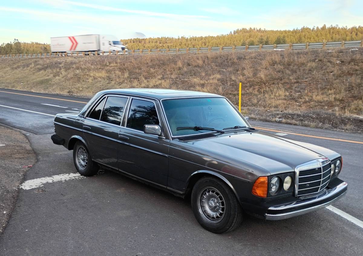 Mercedes-benz-300d-turbo-1982-silver-11
