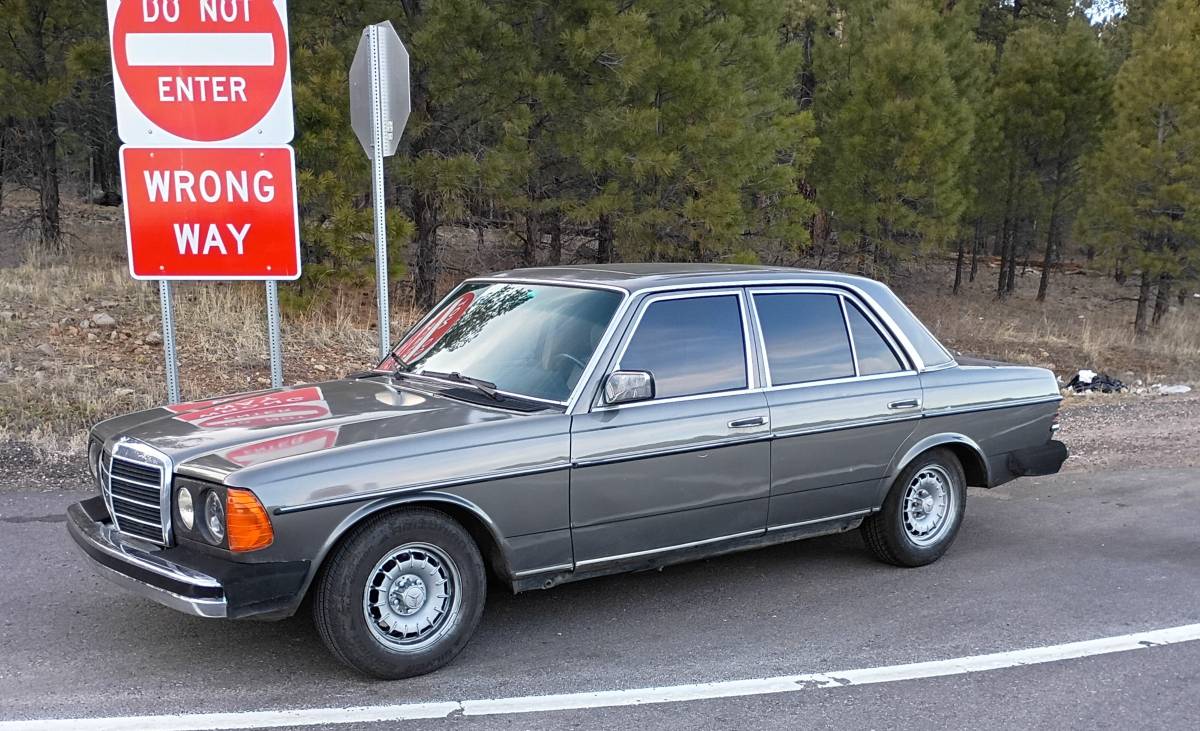 Mercedes-benz-300d-turbo-1982-silver-3