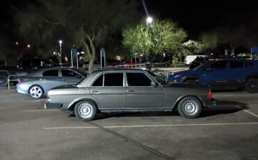 Mercedes-benz-300d-turbo-1982-silver-5