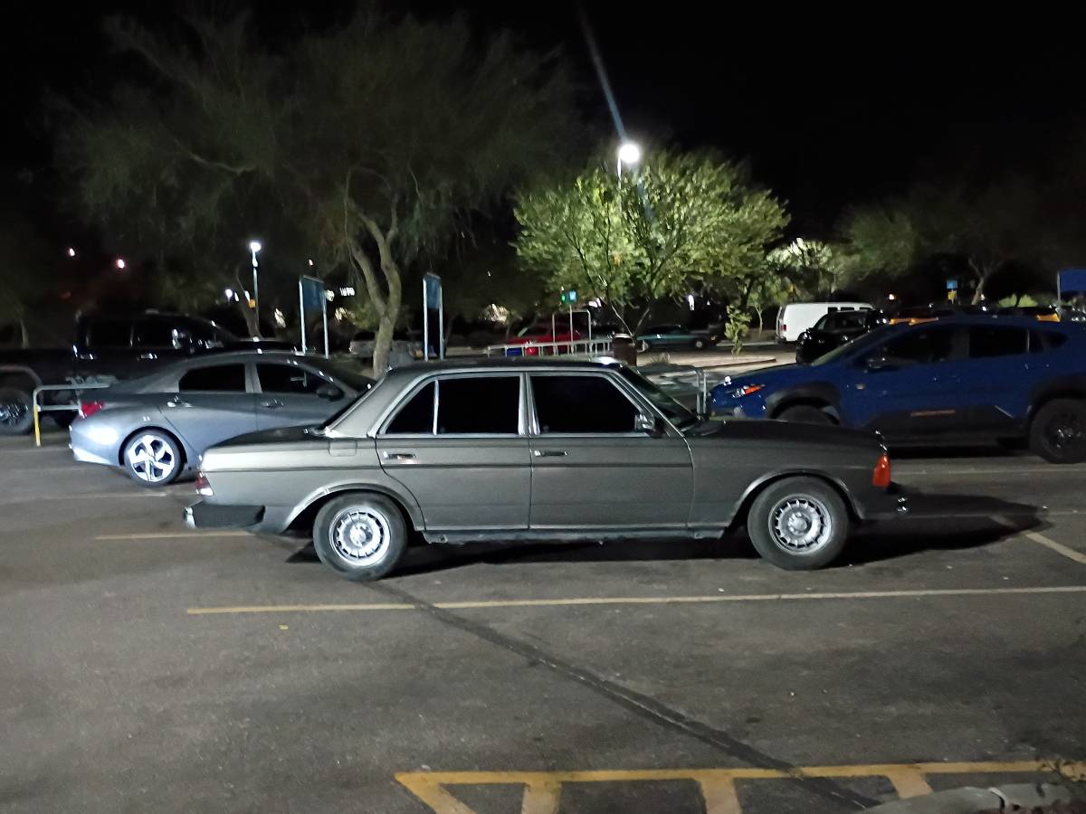 Mercedes-benz-300d-turbo-1982-silver-5