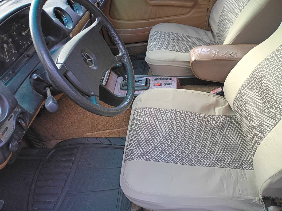 Mercedes-benz-300d-turbo-1982-silver-8