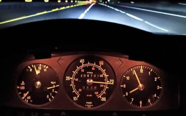 Mercedes-benz-300d-turbo-1982-silver-9