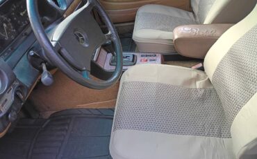 Mercedes-benz-300d-turbo-diesel-1982-silver-1