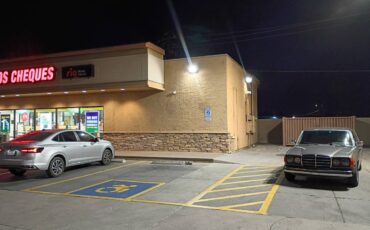 Mercedes-benz-300d-turbo-diesel-1982-silver-11