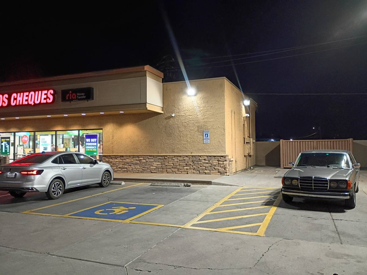 Mercedes-benz-300d-turbo-diesel-1982-silver-11