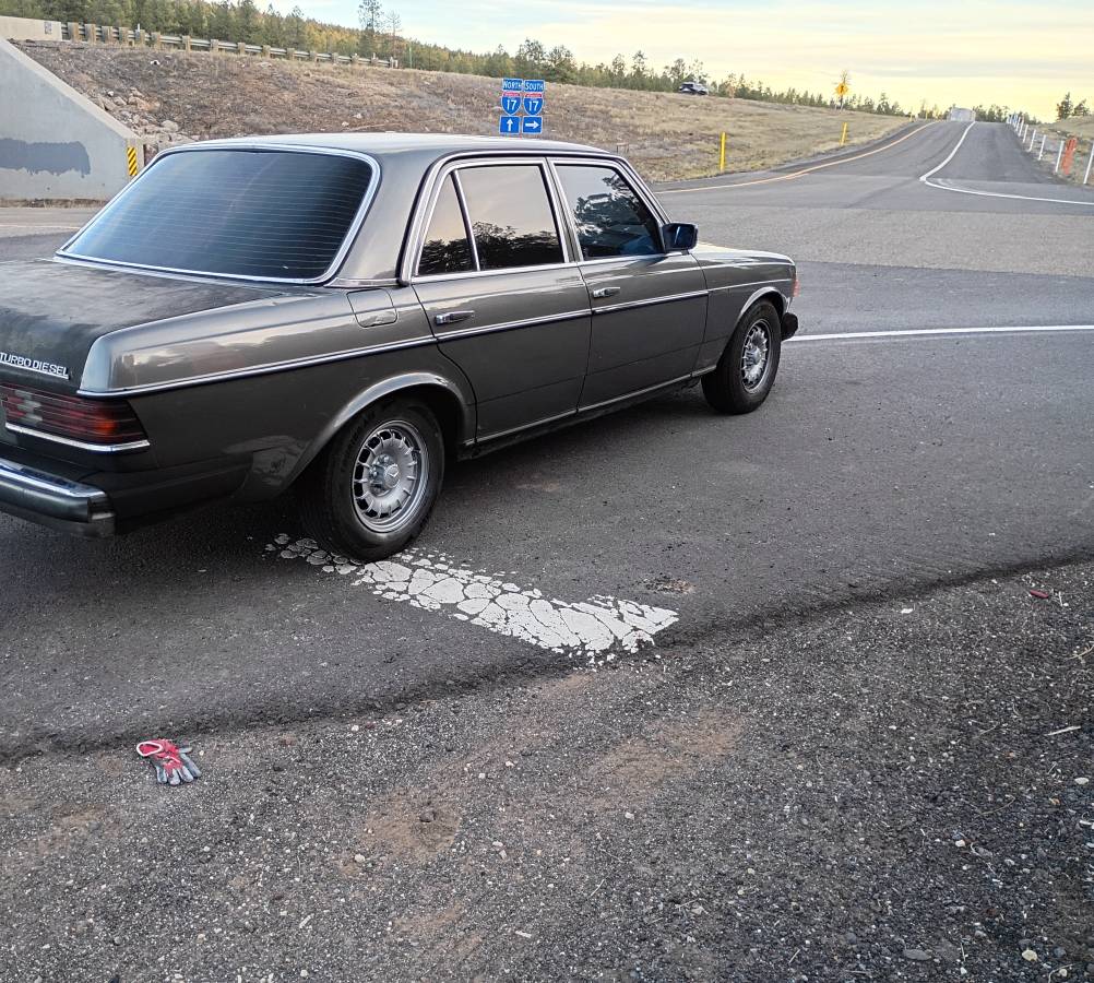 Mercedes-benz-300d-turbo-diesel-1982-silver-7