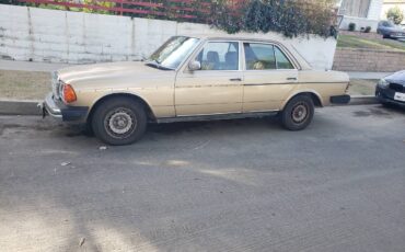 Mercedes-benz-300d-turbo-diesel-1985-brown-4