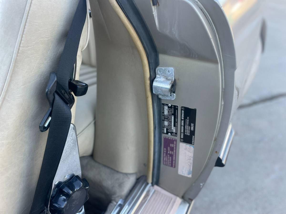 Mercedes-benz-380-1985-silver-10