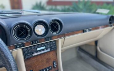 Mercedes-benz-380-1985-silver-11