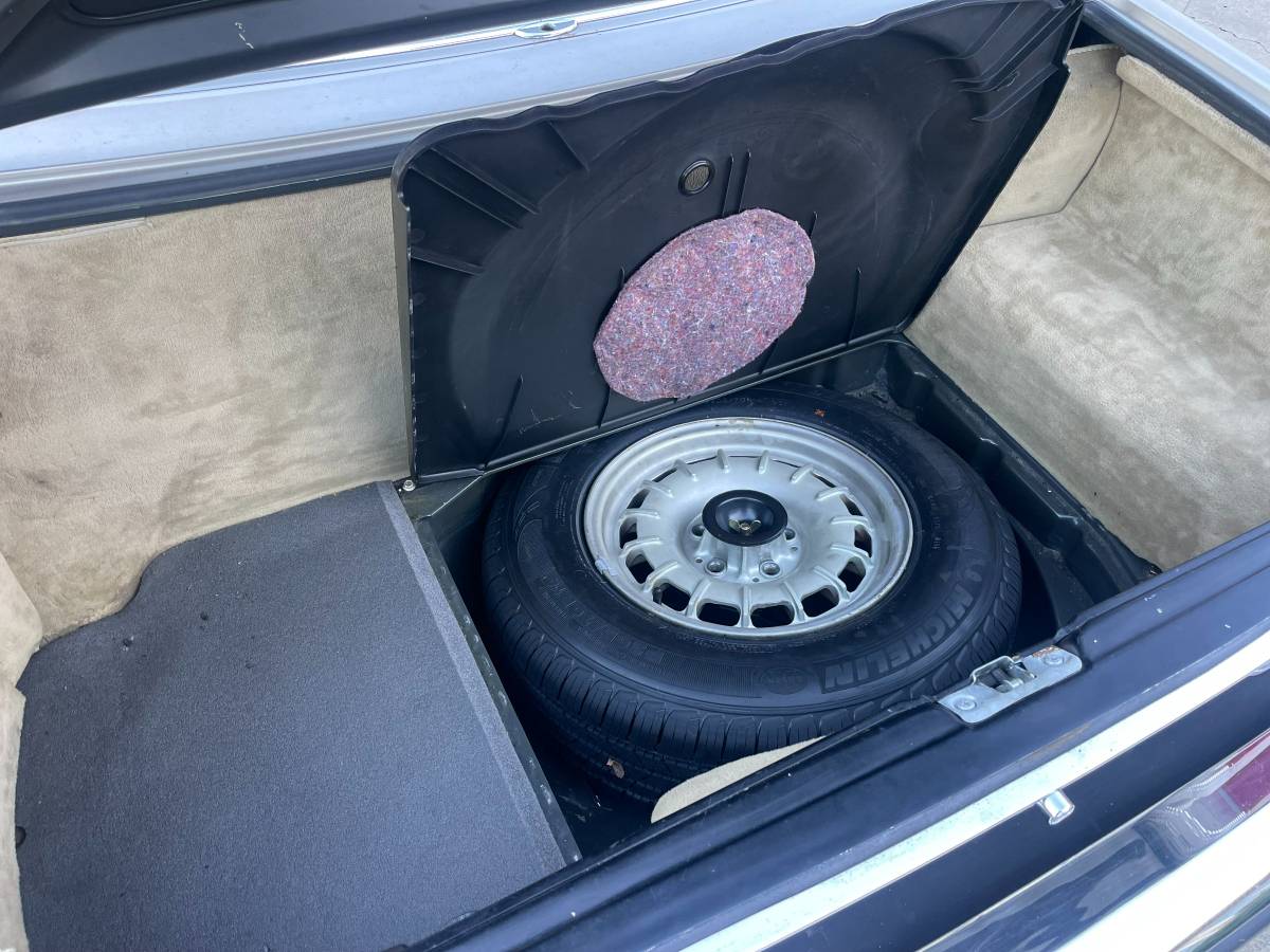 Mercedes-benz-380-1985-silver-14