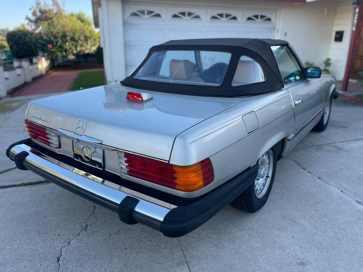 Mercedes-benz-380-1985-silver-3
