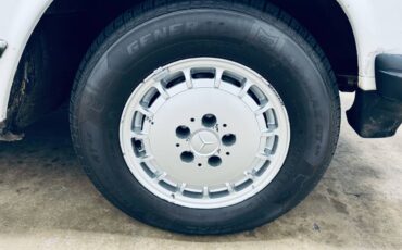 Mercedes-benz-380-series-1981-white-17