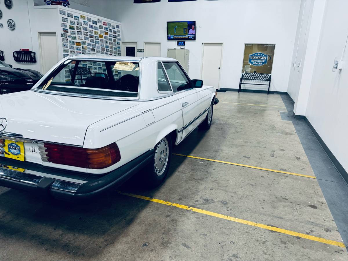 Mercedes-benz-380-series-1981-white-8