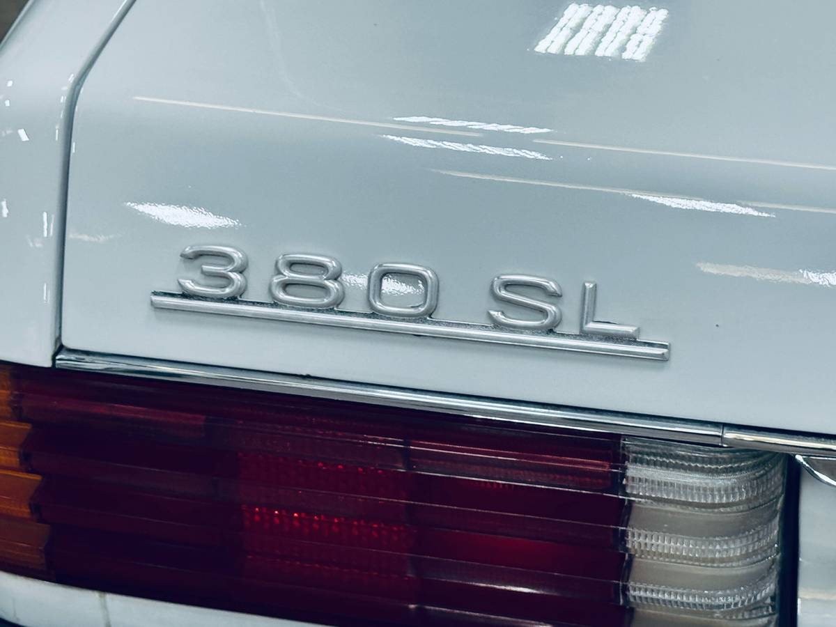 Mercedes-benz-380-series-1981-white-9