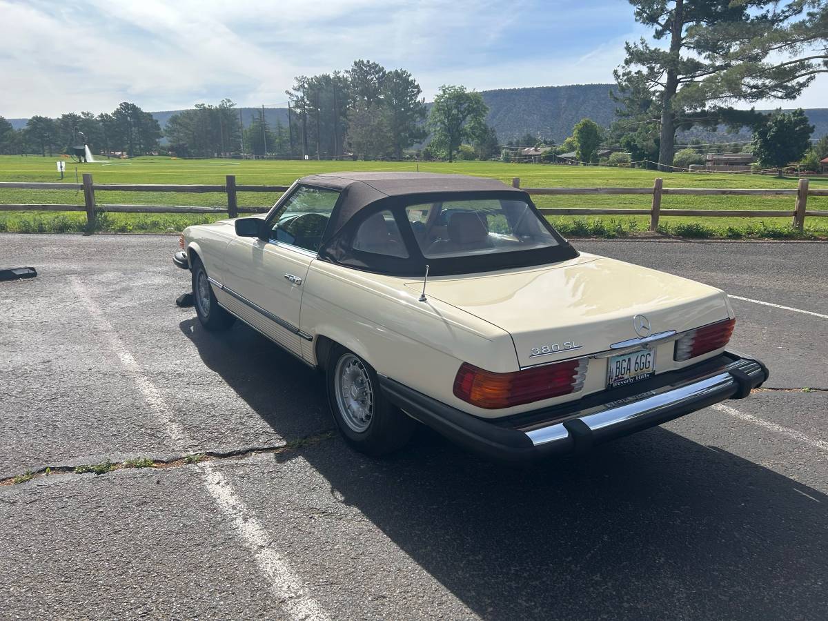 Mercedes-benz-380sl-1982-17