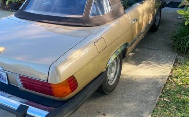 Mercedes-benz-380sl-1982-4