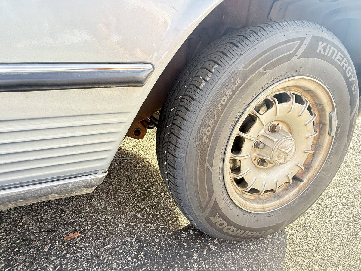 Mercedes-benz-380sl-1982-silver-7