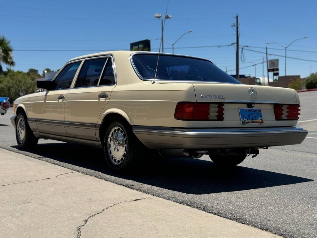 Mercedes-benz-420-class-1987-yellow-36