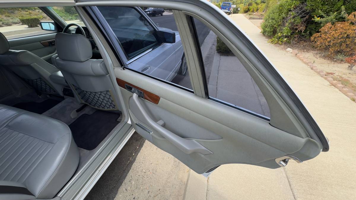 Mercedes-benz-420sel-1988-white-13