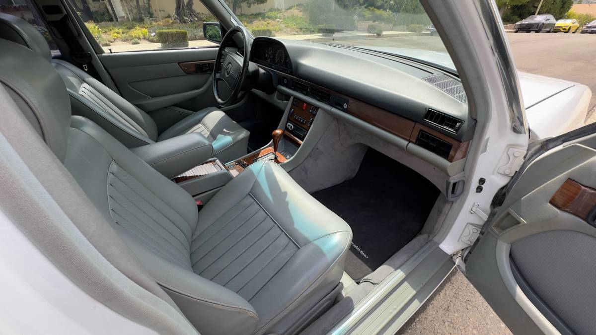Mercedes-benz-420sel-1988-white-14