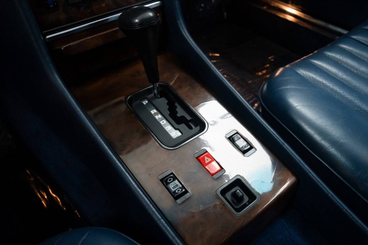 Mercedes-benz-500-class-560-sl-1988-white-13