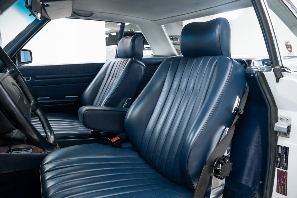 Mercedes-benz-500-class-560-sl-1988-white-15