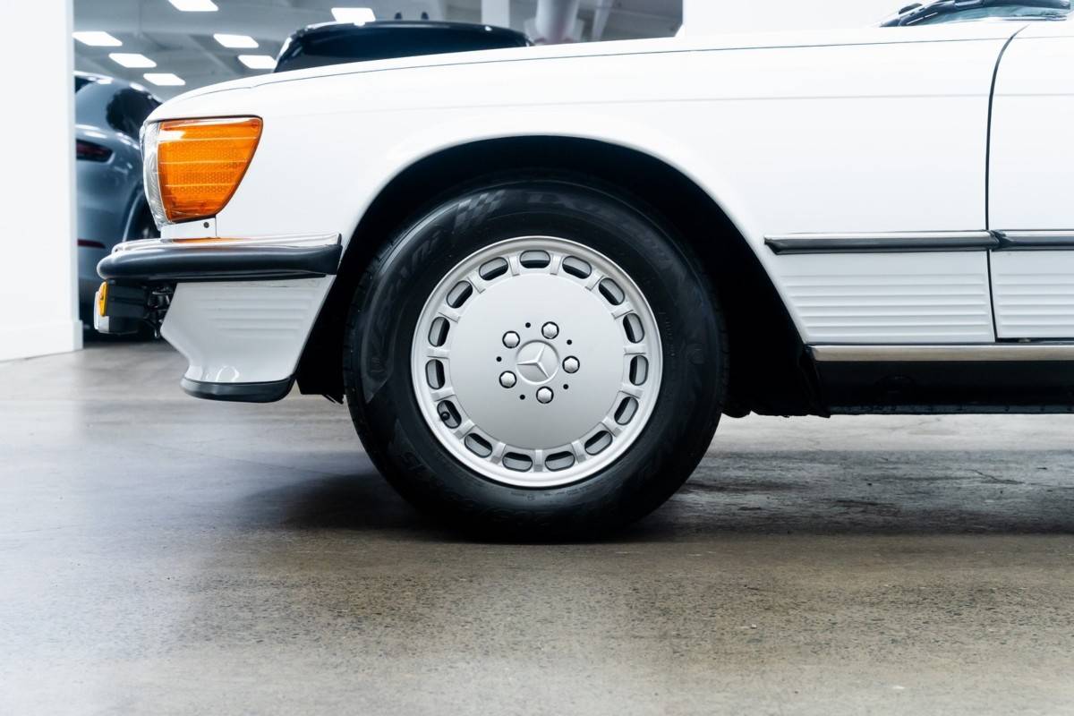 Mercedes-benz-500-class-560-sl-1988-white-6