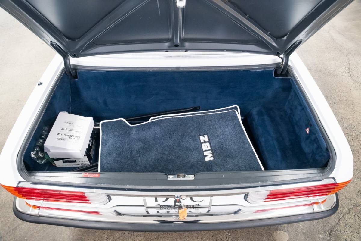 Mercedes-benz-500-class-560-sl-1988-white-7