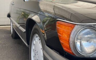 Mercedes-benz-560-class-1986-3