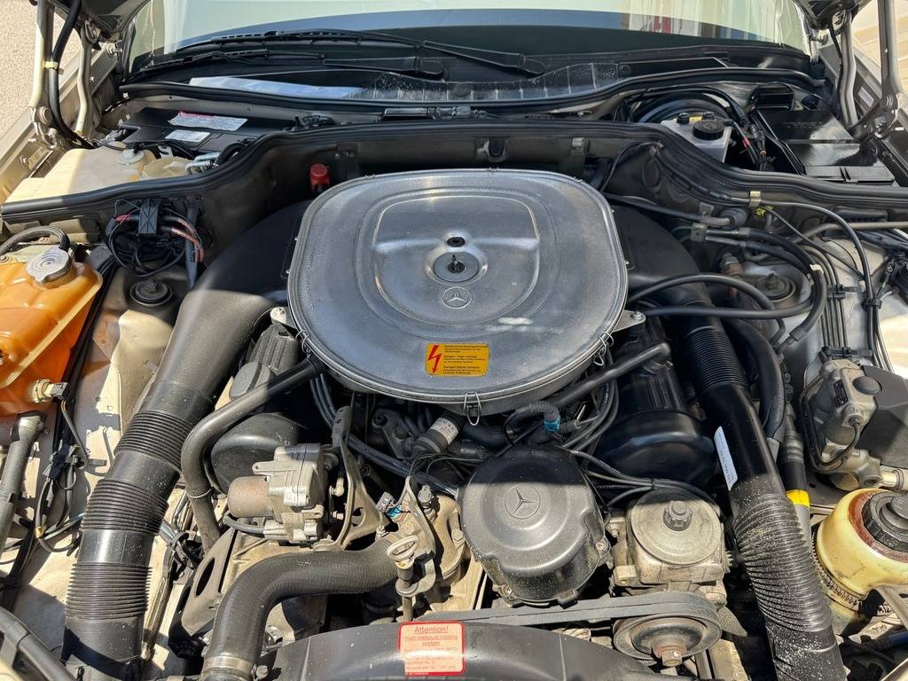 Mercedes-benz-560-class-1988-yellow-49