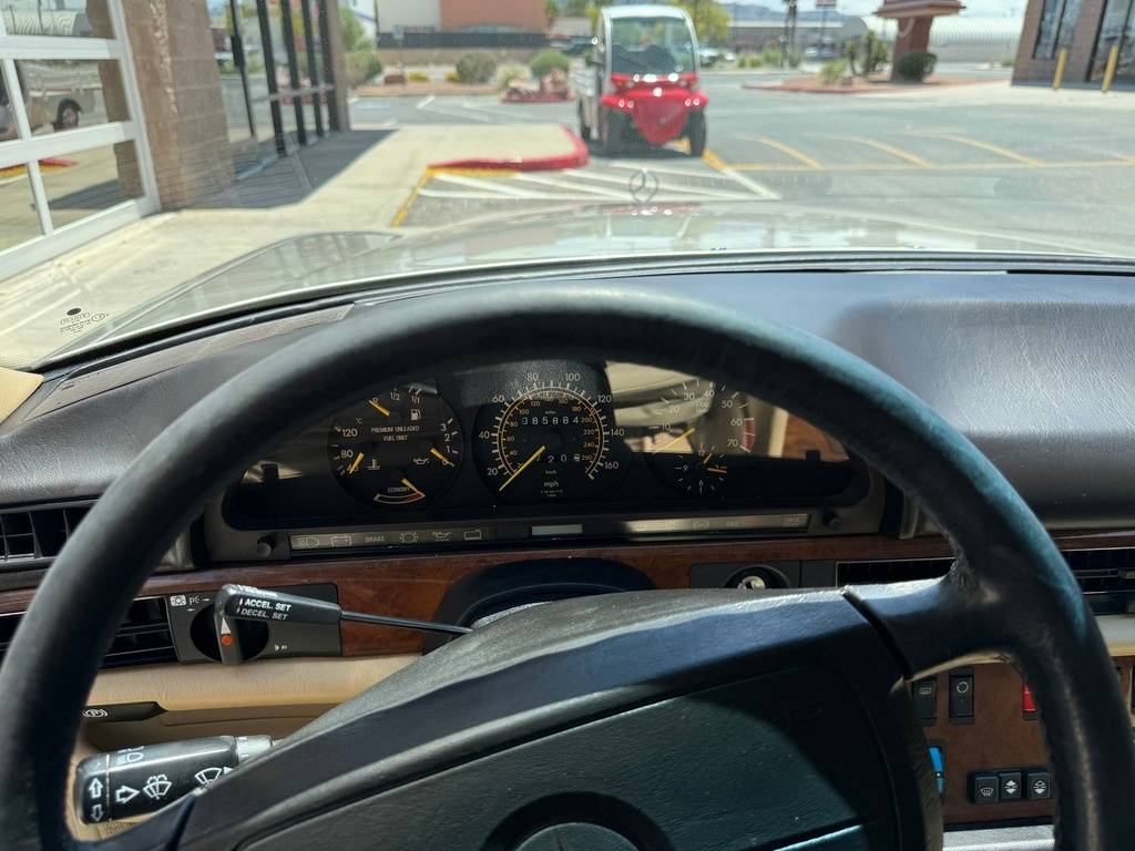 Mercedes-benz-560-class-1988-yellow-68