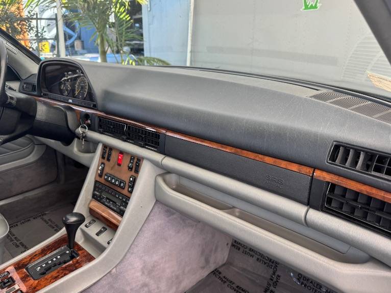 Mercedes-benz-560-class-1989-17