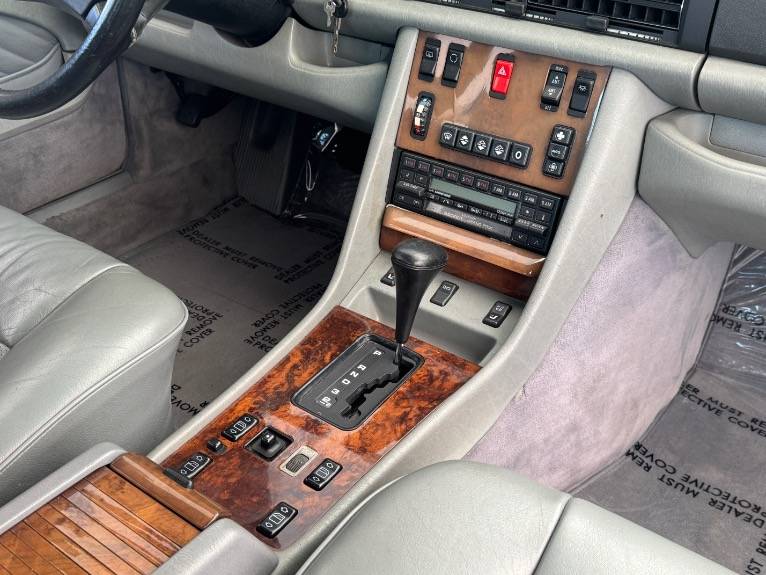 Mercedes-benz-560-class-1989-5