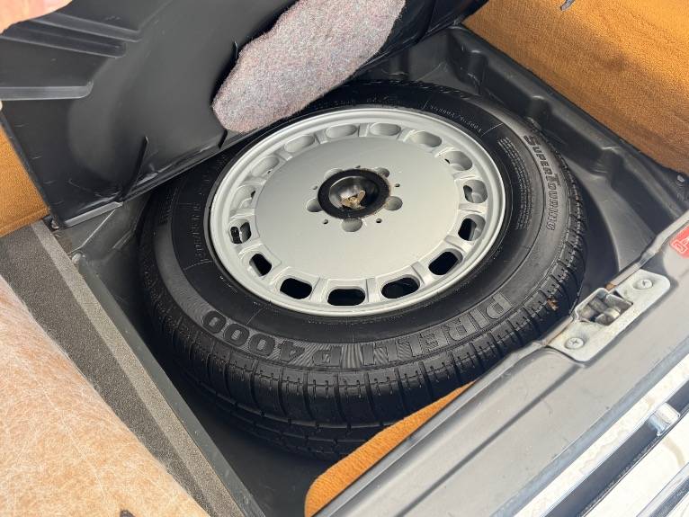 Mercedes-benz-560-class-1989-59