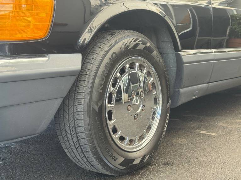 Mercedes-benz-560-class-1989-6