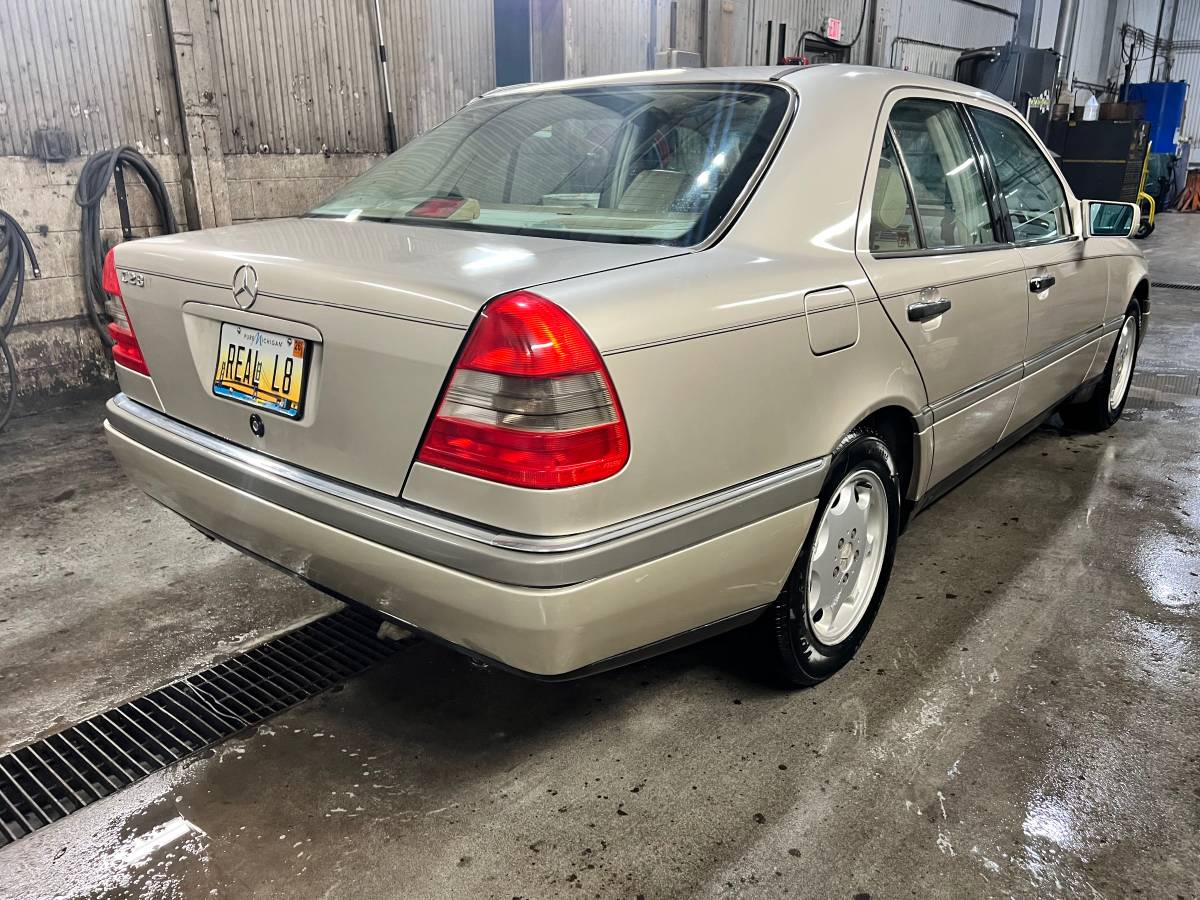 Mercedes-benz-c-class-1995-3