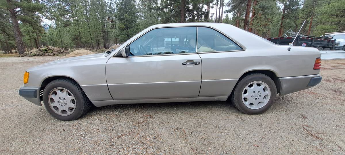 Mercedes-benz-c300-1990-custom-3