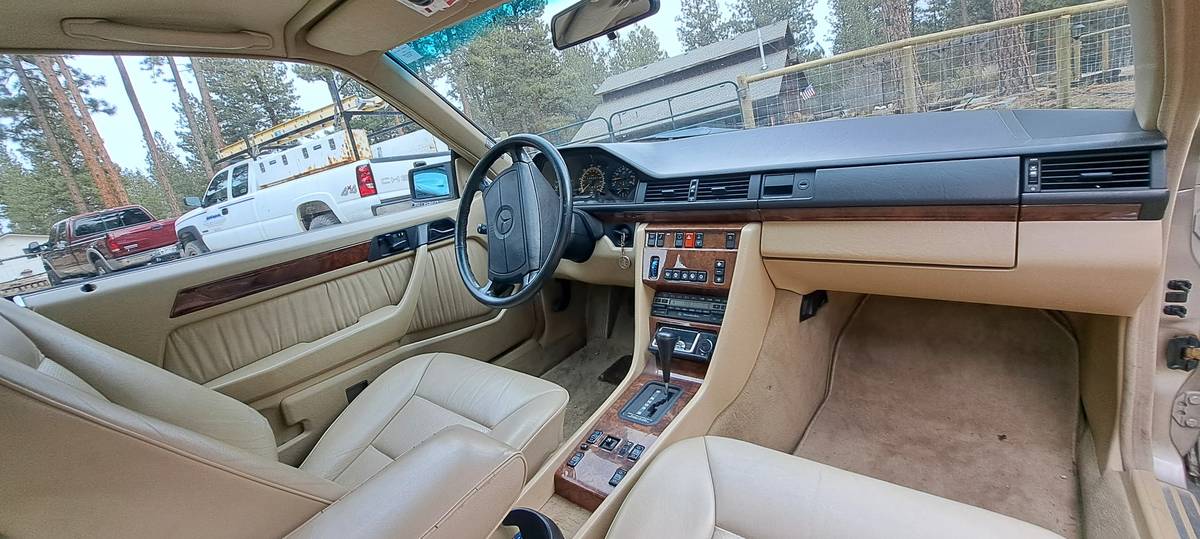 Mercedes-benz-c300-1990-custom-5