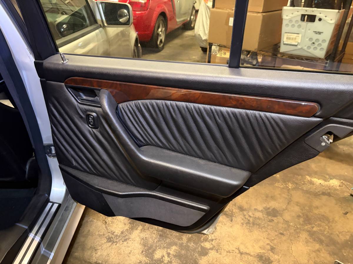 Mercedes-benz-c36-amg-1996-silver-11