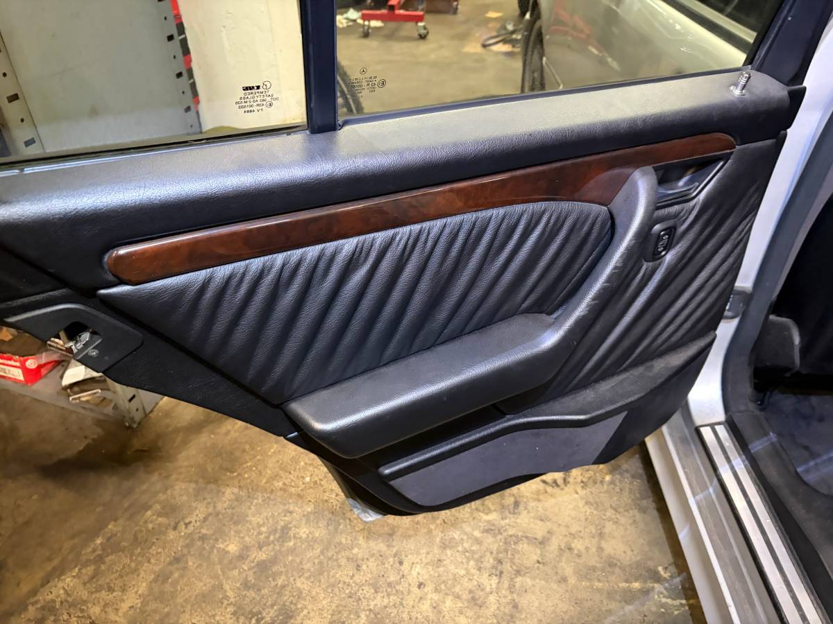 Mercedes-benz-c36-amg-1996-silver-17