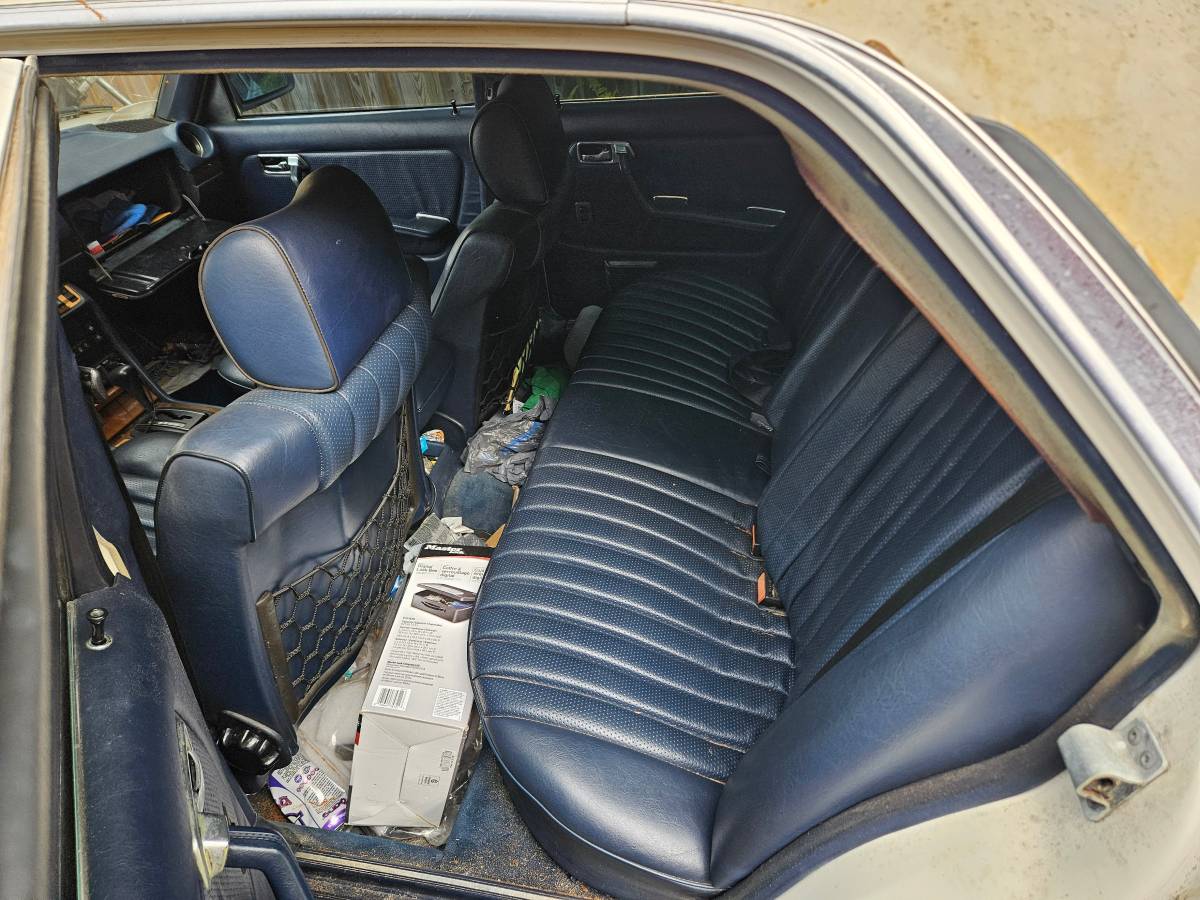 Mercedes-benz-diesel-1985-3