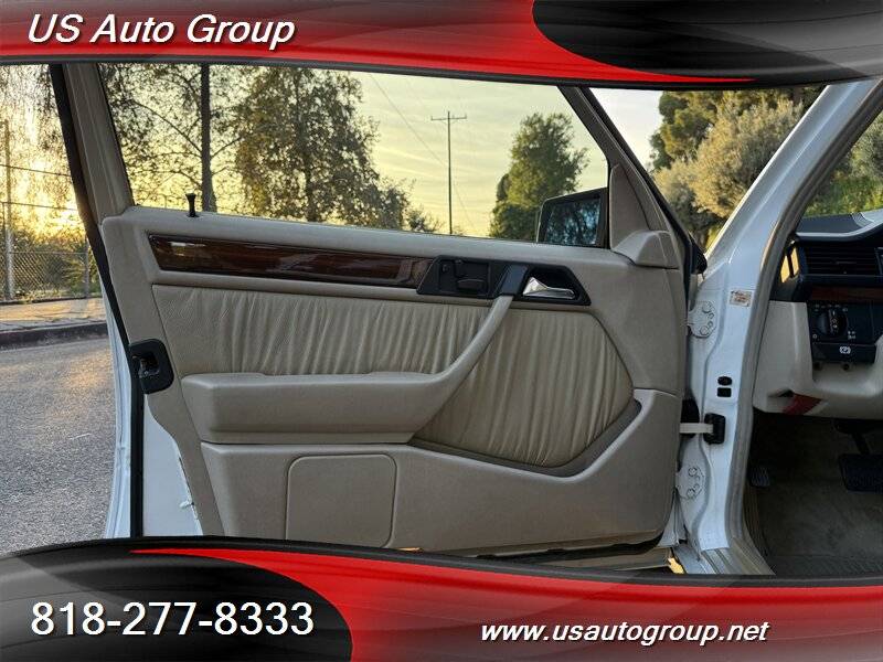 Mercedes-benz-e-320-1994-white-15